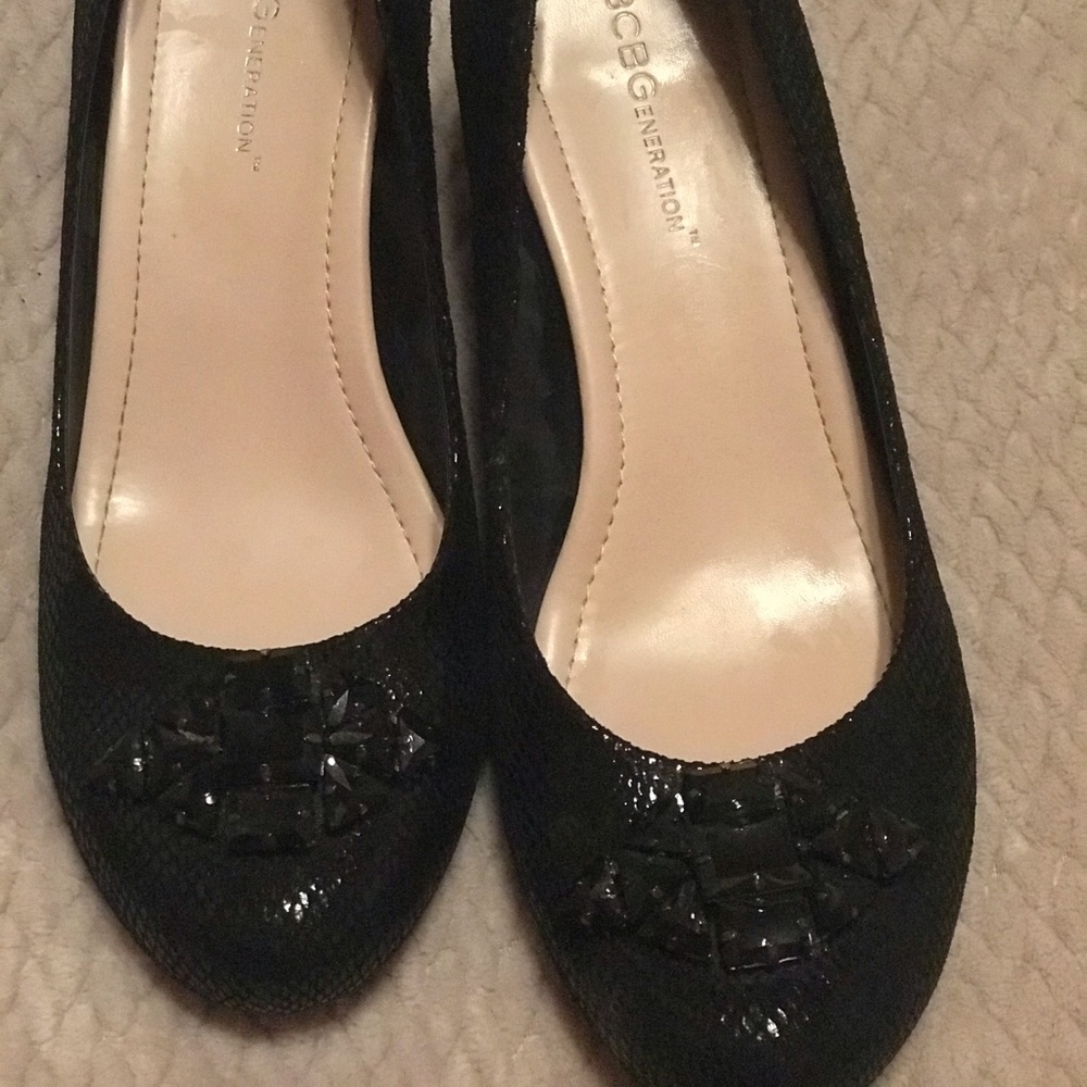BCBG black shoe